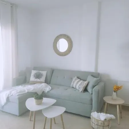 Moderno En Nova Golf & Met Apartment