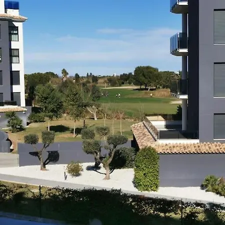 Moderno En Nova Golf & Met Apartment